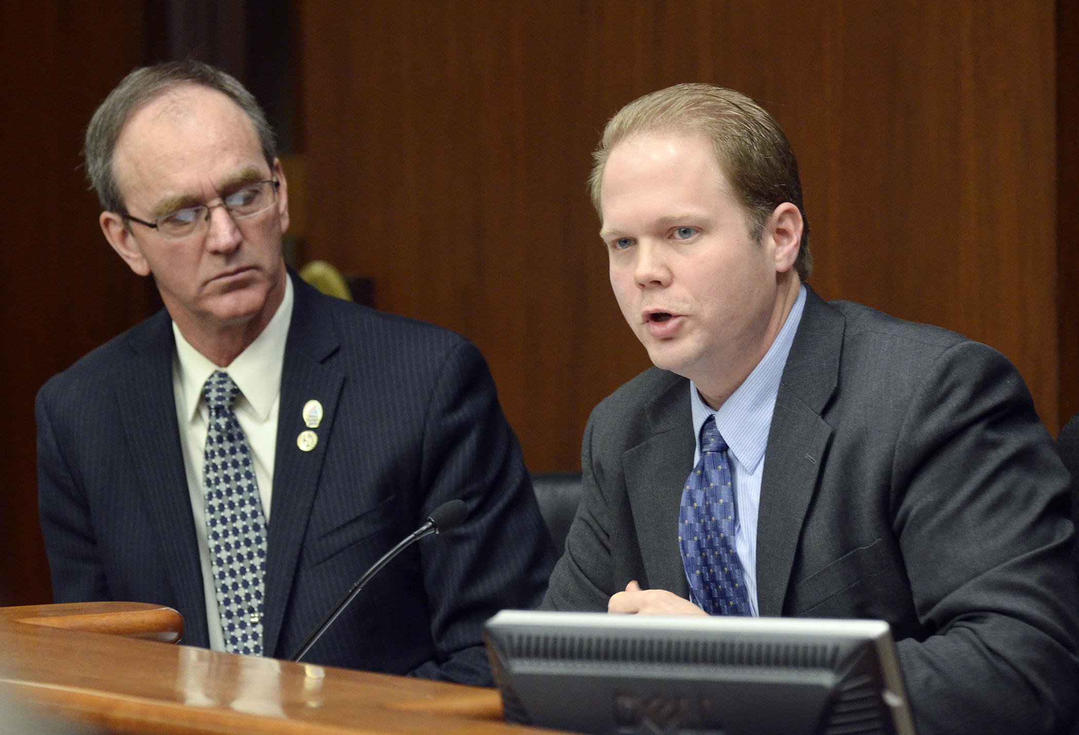 Speaking on behalf of the Minnesota Environmental Science and Economic Review Board, Steve Nyhus, right, testifies Feb. 26 for a bill sponsored by Rep. Dan Fabian, left, that would require water quality work independent peer review.  Photo by Andrew VonBank